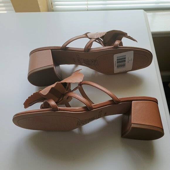 chicos tan sandals 8.5 new w/floral accents - Picture 2 of 2